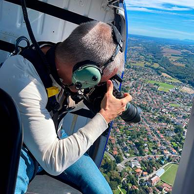 Relevé aérien photographique par hélicoptère sur la ville de Pau Nouvelle Aquitaine